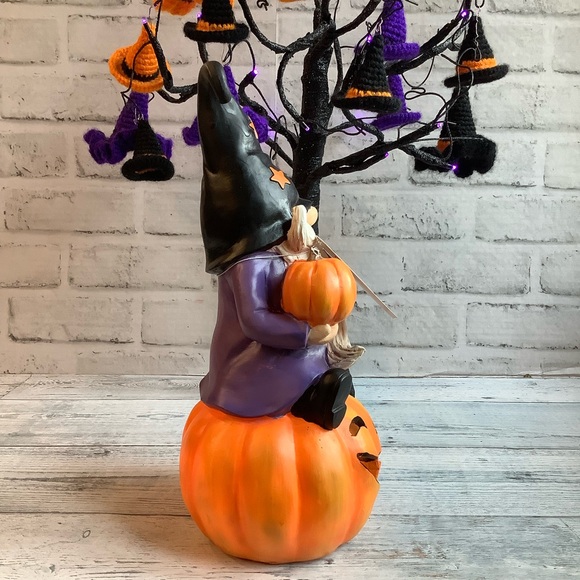 Halloween LED Resin Wizard Gnome On Pumpkin - Picture 6 of 7